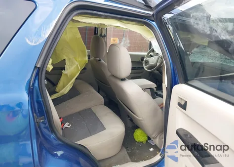 2008 Ford Escape Xlt z USA, uszkodzony, nr VIN 1FMCU93198KB75451